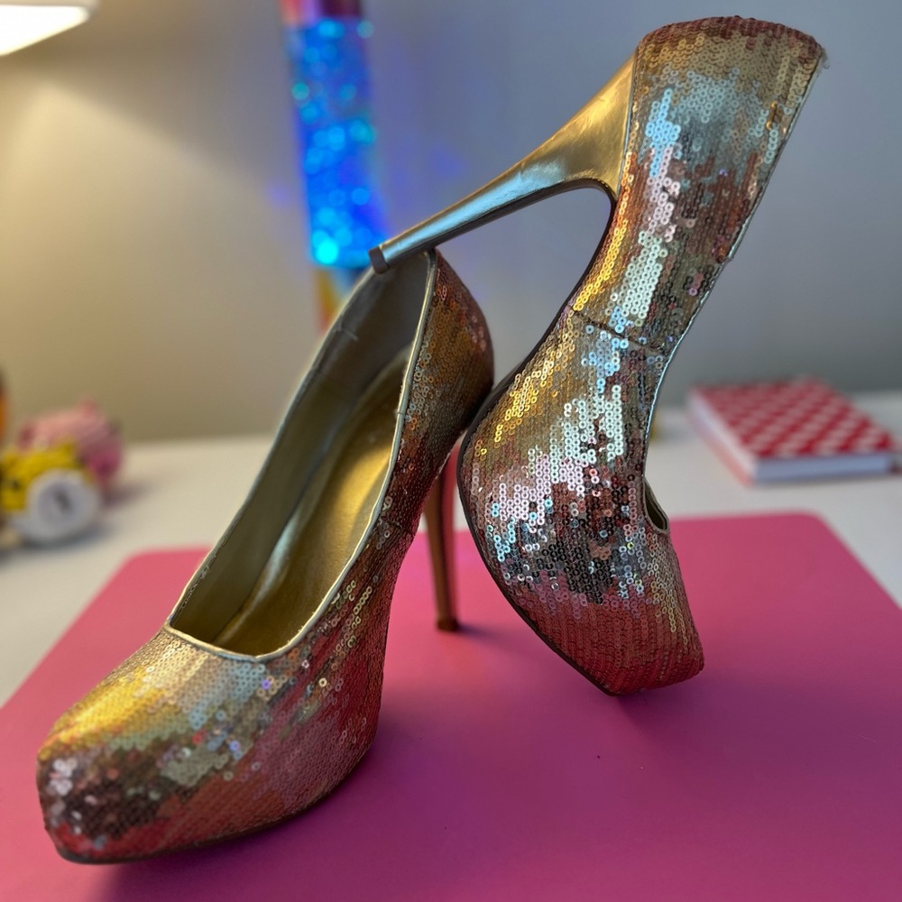 Qupid Women's Closed Toe Sequins High Heel Platform Stiletto Heel Pumps Size 8